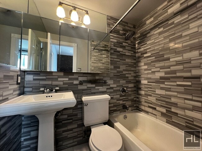 Photo - East 13th Street Unidad 31