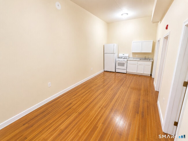 Photo - 105 Bank St Unit 1B