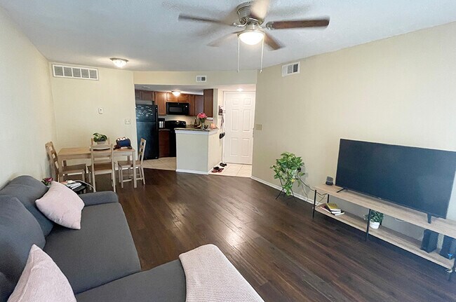 Photo - 1964 Lake Atriums Cir