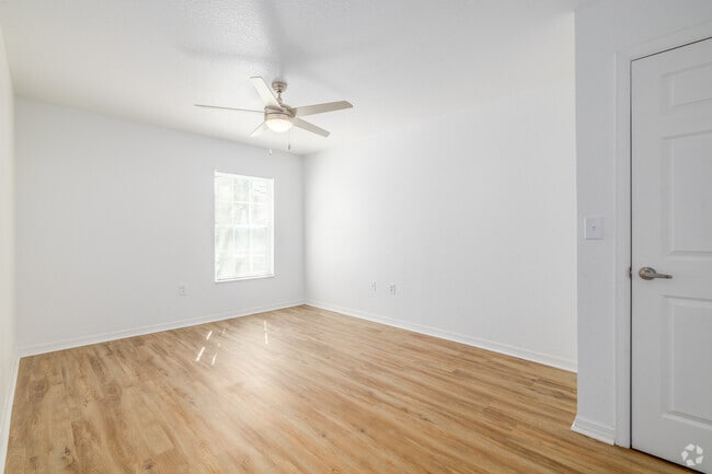 4BR, 3BA - 1,438SF - Primary Bedroom - Harbor Cove