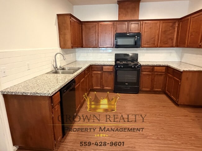Photo - 582 N 4th St