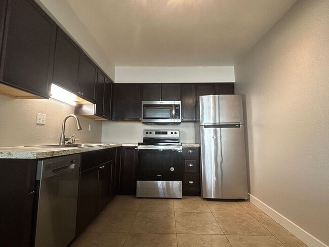 Building Photo - 859 S Ext Rd