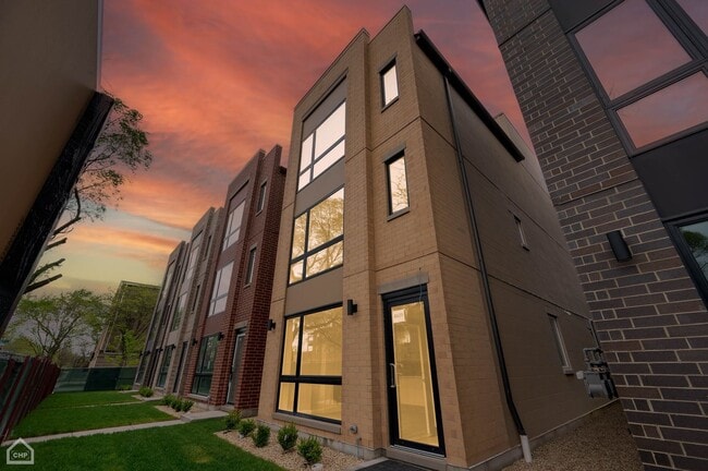 Building Photo - 4609 S St Lawrence Ave Unit 201 Rental
