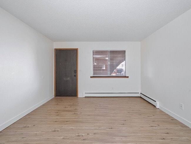 Photo - Remodeled 2 Bedroom, 1 Bathroom Apartment- Close to shopping! Unidad 8