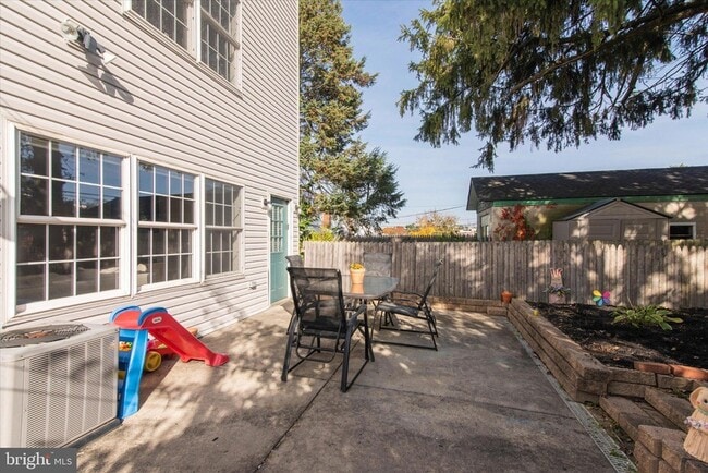 Photo - 535 Gerhard St