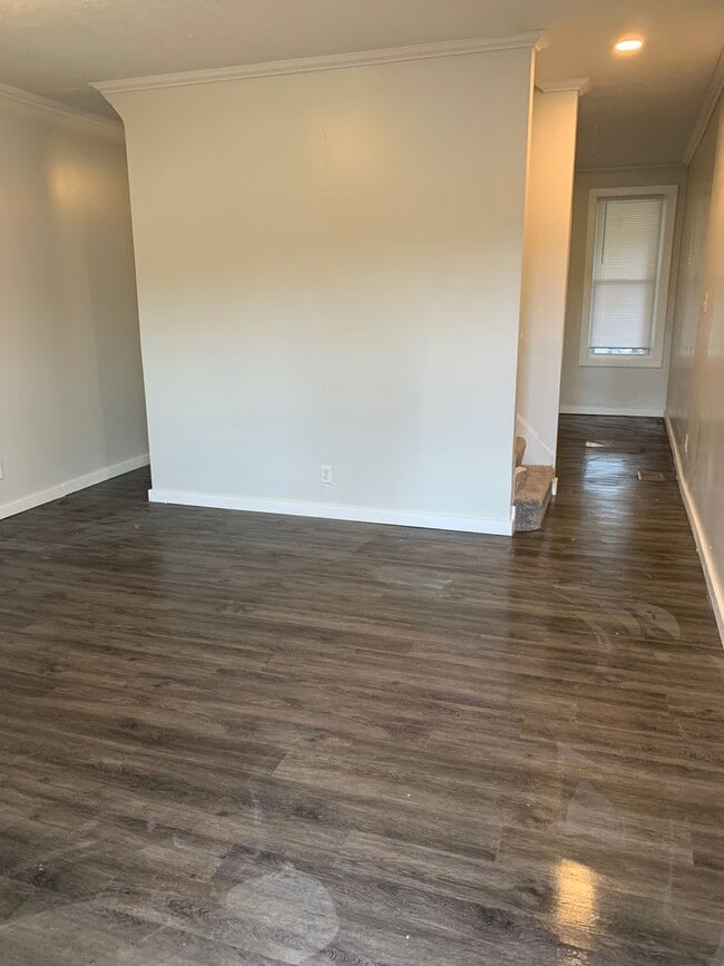 Building Photo - 2 bedroom Rental
