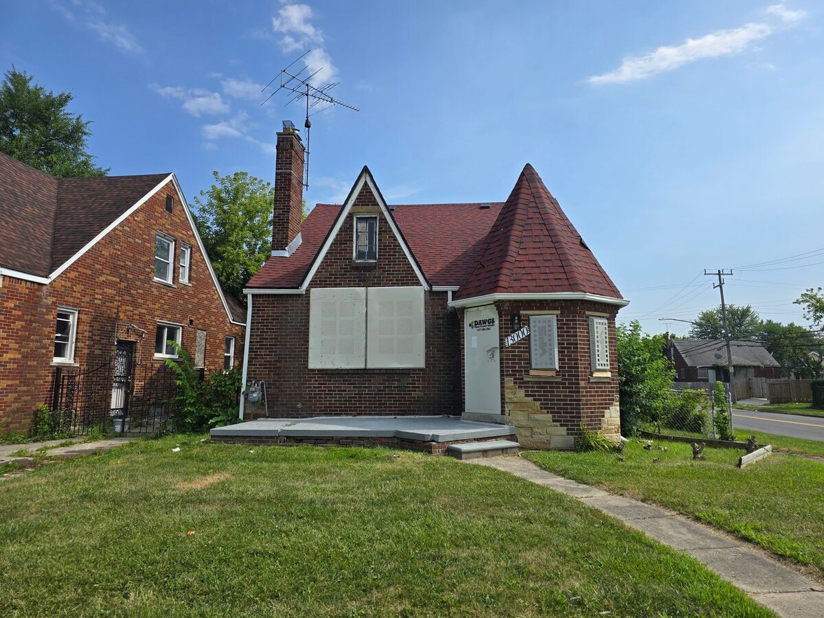 Photo - 13000 Kilbourne Ave House