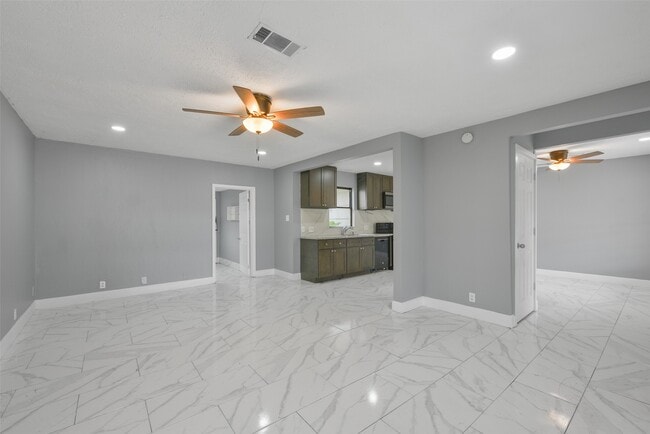 Photo - 1913 Scarborough Ln