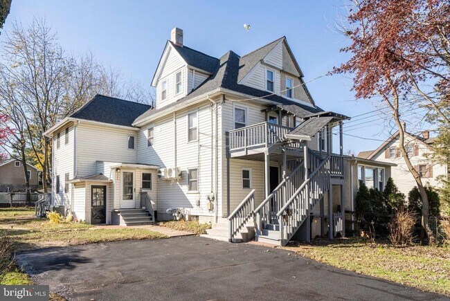 Photo - 338 Poplar Ave