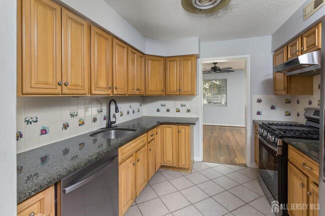 Photo - 113 Thoreau Dr