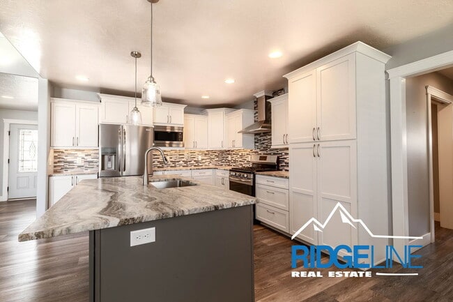 Photo - 109 Choteau Ave NE