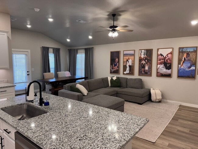 Photo - 7612 John Thomas St