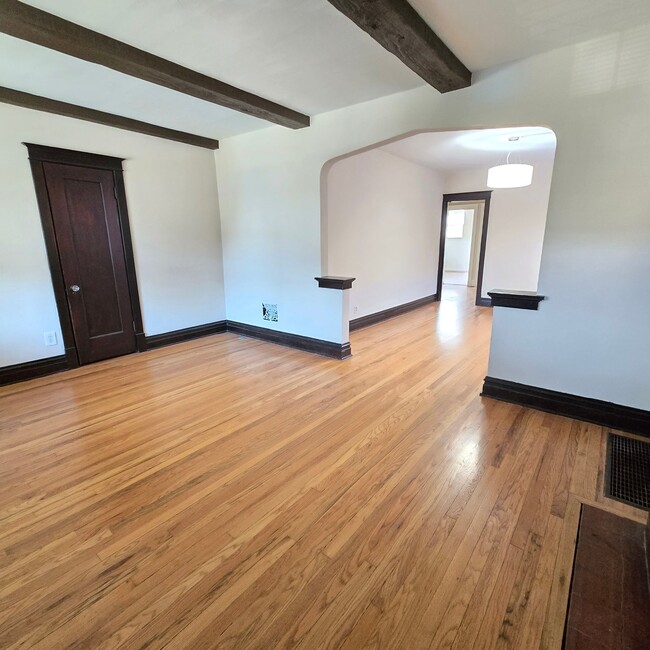 Photo - 5127 Goethe Ave