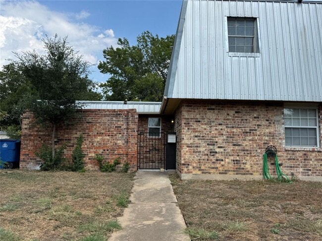 Building Photo - 4701 Sagebrush Cir