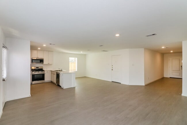 Photo - 16726 Old Wagon Wy