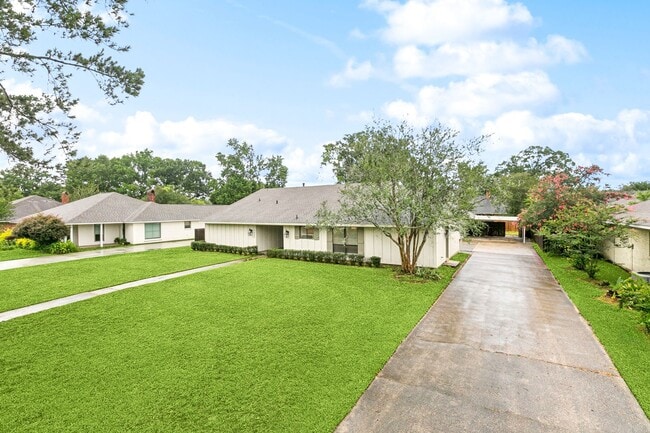 12037 Oak Haven Ave