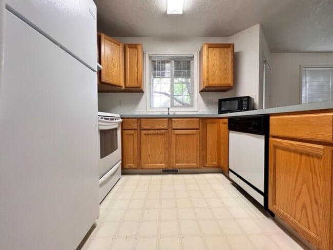 Photo - 2238 S Stephen Ave Unit 705-102