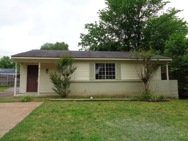 Building Photo - 1699 Whitehead Dr