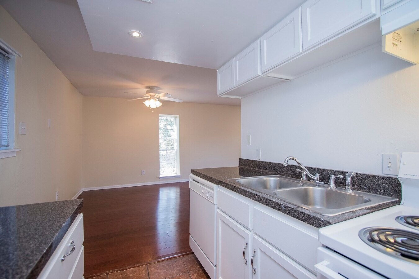 Photo - 425 Emerson St Unidad 18