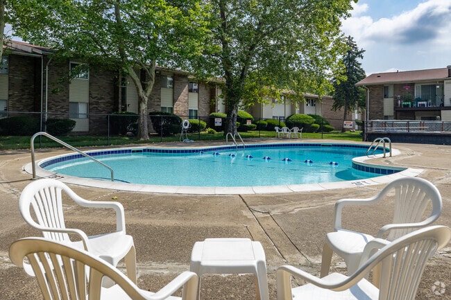 Piscina - Camelot Apartments