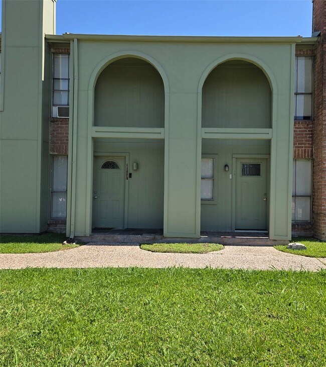 Building Photo - 11545 S Kirkwood Rd