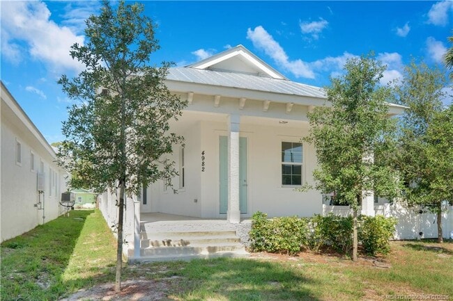 Photo - 4982 SE Railway Ave