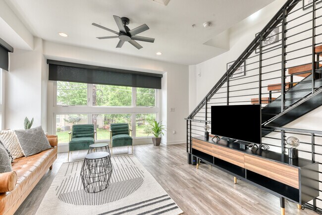 Photo - 145 Catalpa Ave Townhome