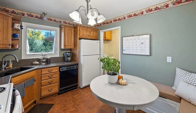 Photo - 1868 Northview Dr