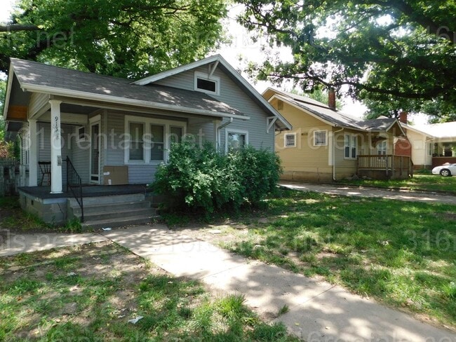 Building Photo - 2 Bedroom, 1 Bathroom house