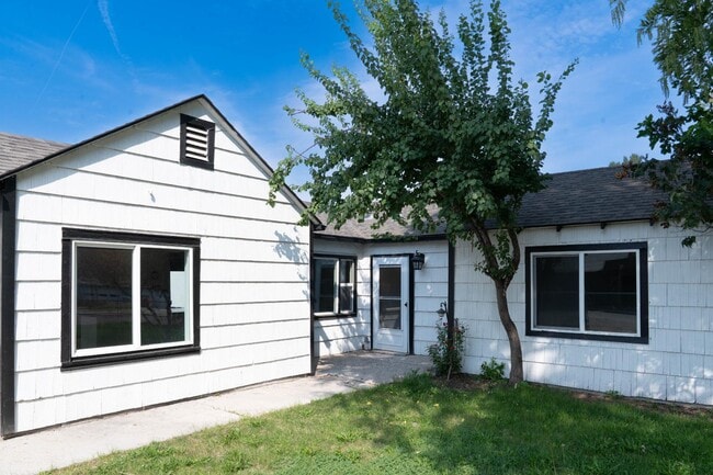 Building Photo - 1117 N Midland Blvd Rental