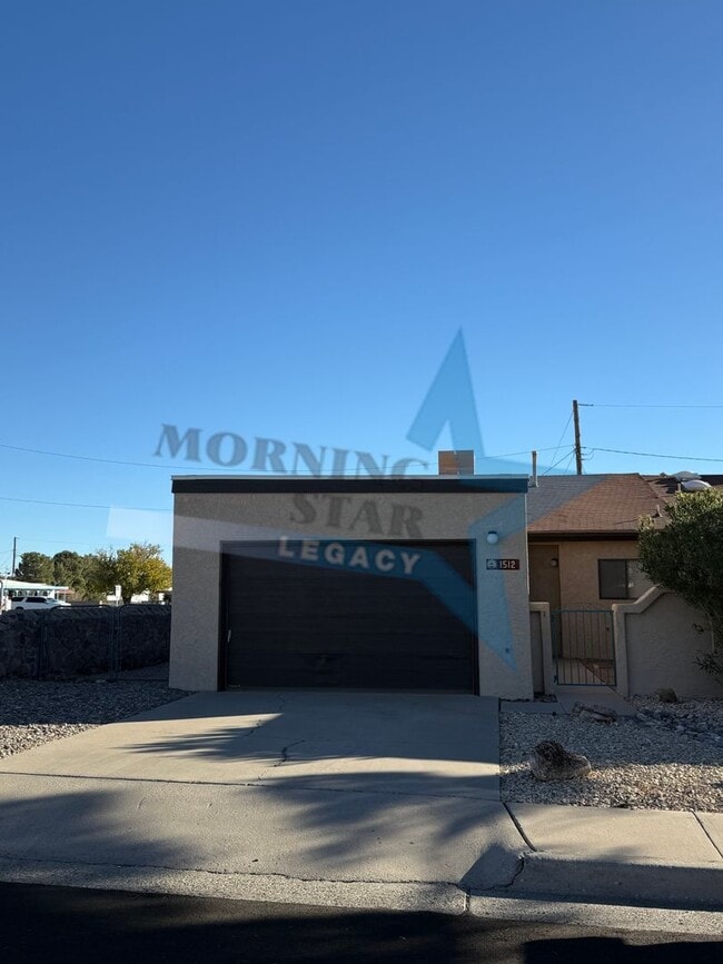 Building Photo - Cute Townhouse in Excellent Location