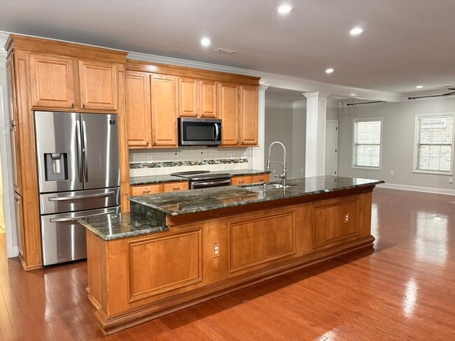 Photo - 123 Chelsea Park Row