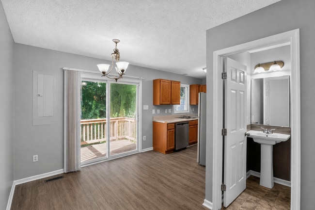 Photo - End Unit Townhouse in King George
