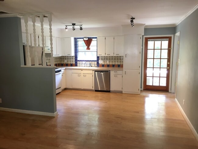Building Photo - 3014 Matador Dr Unit B
