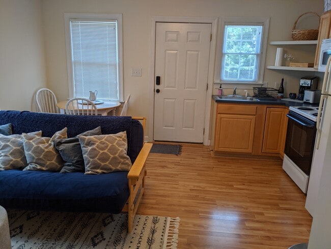 Kitchen/living area - 4303 Thetford Rd Unit Garage apartment