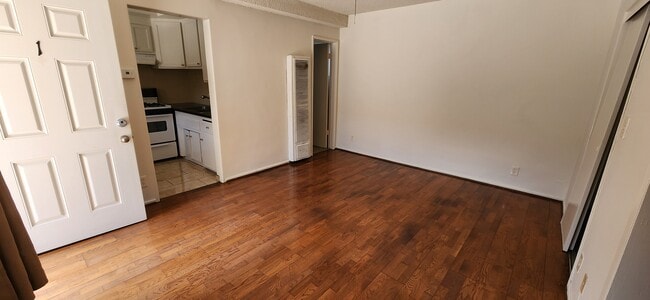 Photo - Islander Apartments