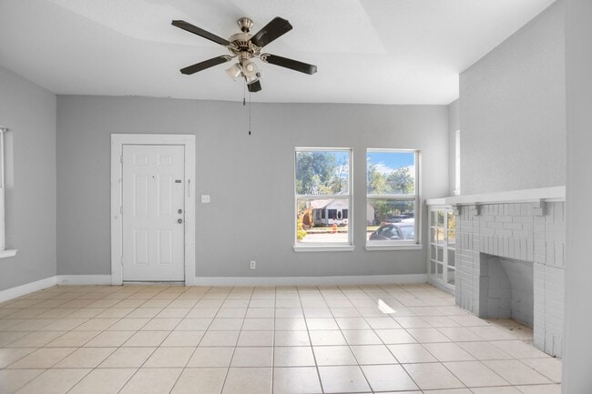 Photo - Available Now! Charming 2 Bed / 2 Bath Craftsman Home Near Downtown Waco