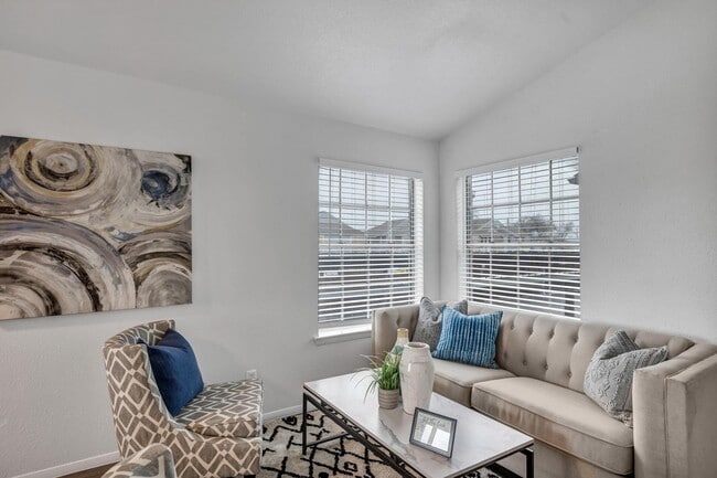 Photo - 1735 Rutland Dr Unidad 130