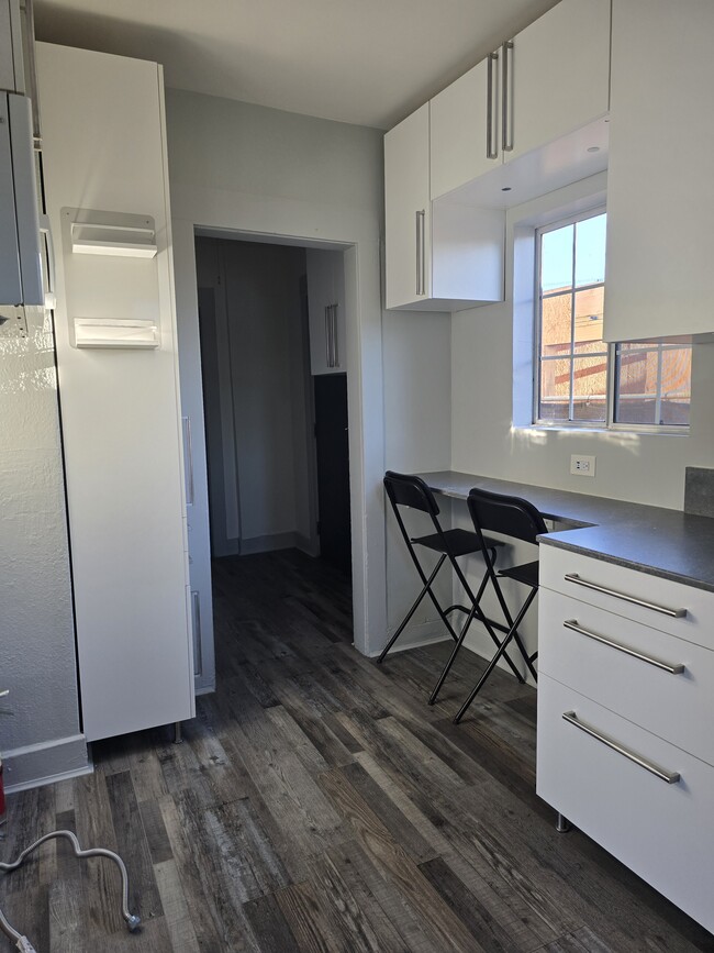 Photo - 838 E 76th St