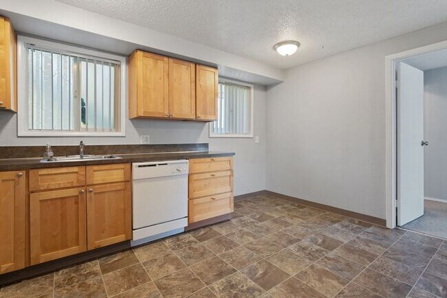 Photo - This 1 Bedroom Apt Home Can Be Yours. Appl...