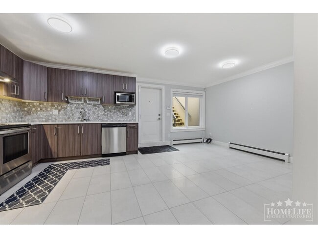 Photo - 14032-14060 60 Ave