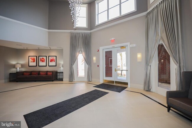 Building Photo - 1625 International Dr Unit 410