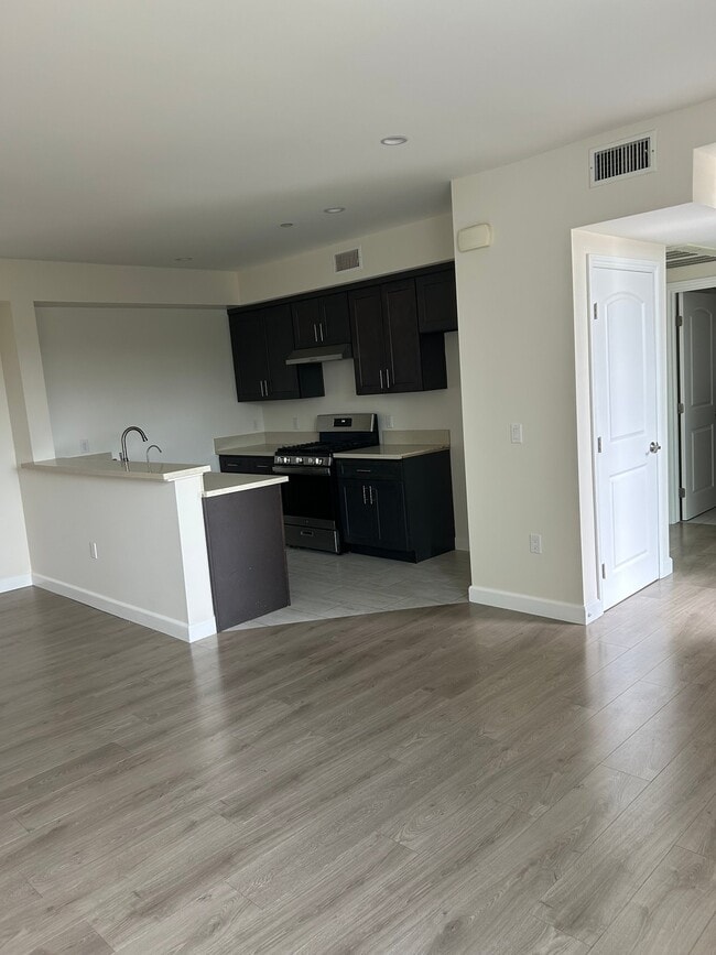 12147 Magnolia Blvd Unit 208