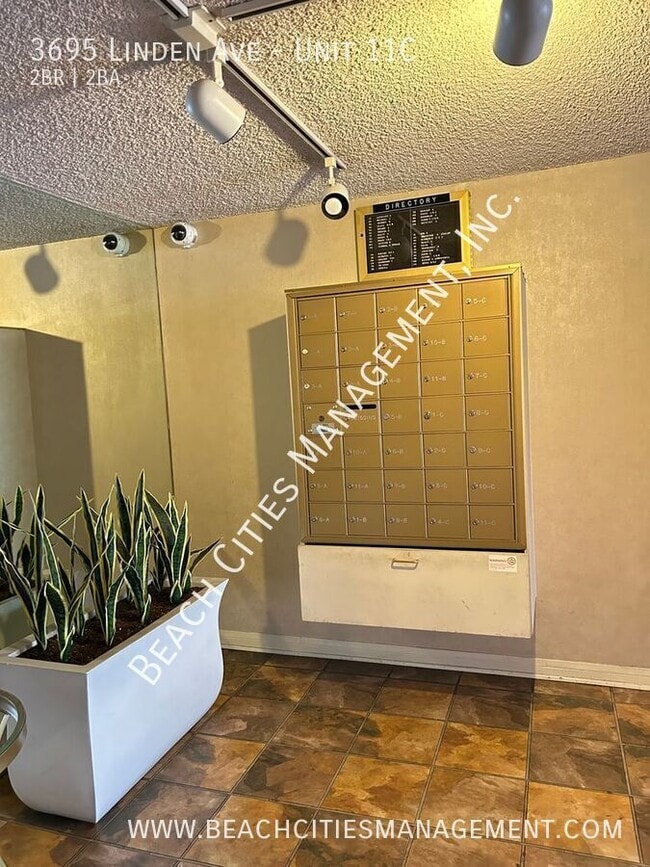 Photo - 3695 Linden Ave Unidad 11C