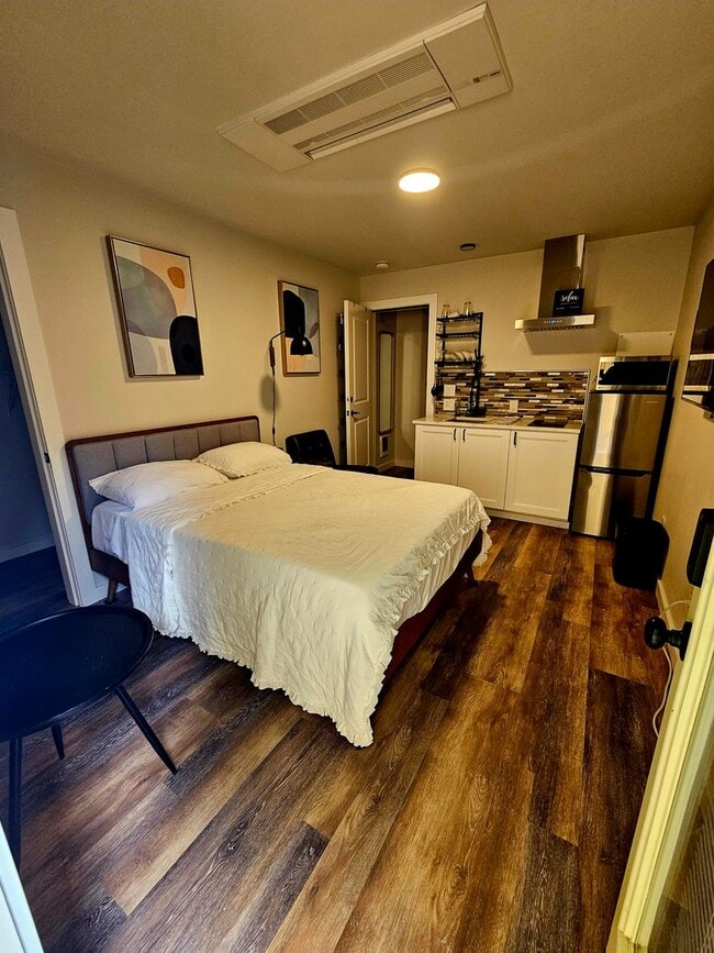 Building Photo - Fully Furnished Studio New in Silverdale W... Rental