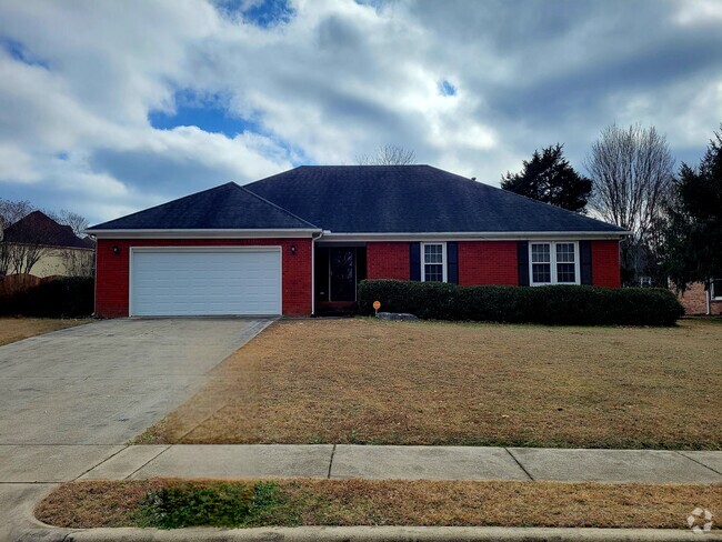 Building Photo - 122 Pebblebrook Cir Rental