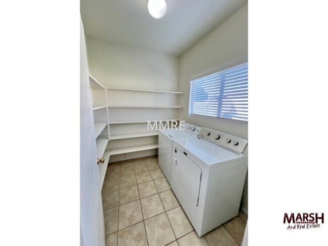 Photo - Nice 3 bedroom home with new paint & new carpet in Mesa!