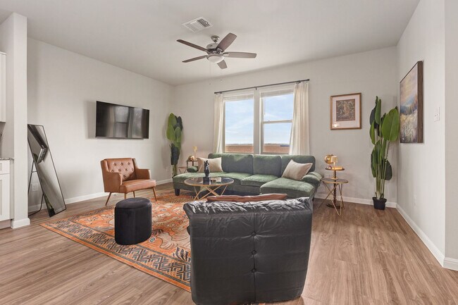 101B Emilie Wy Unit SI FL1-ID1526891P