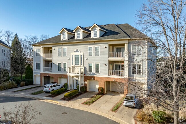 Frente - Westbrook Court