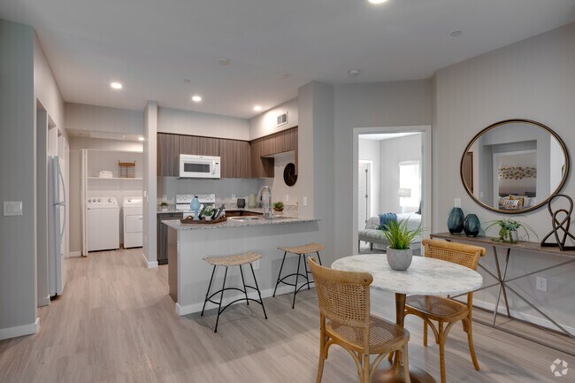 2BR, 2BA - 1,100 SF